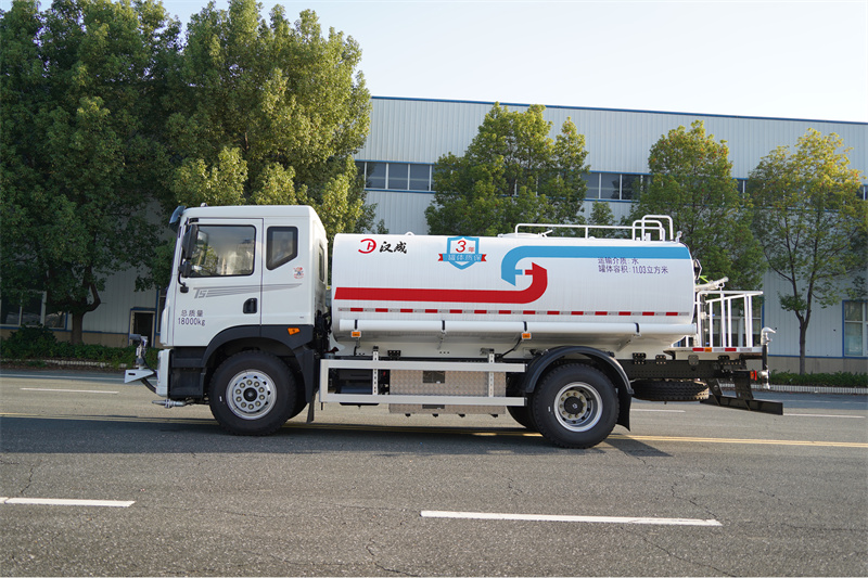 【东风牌】东风华神T5洒水车 14方（纯电动）